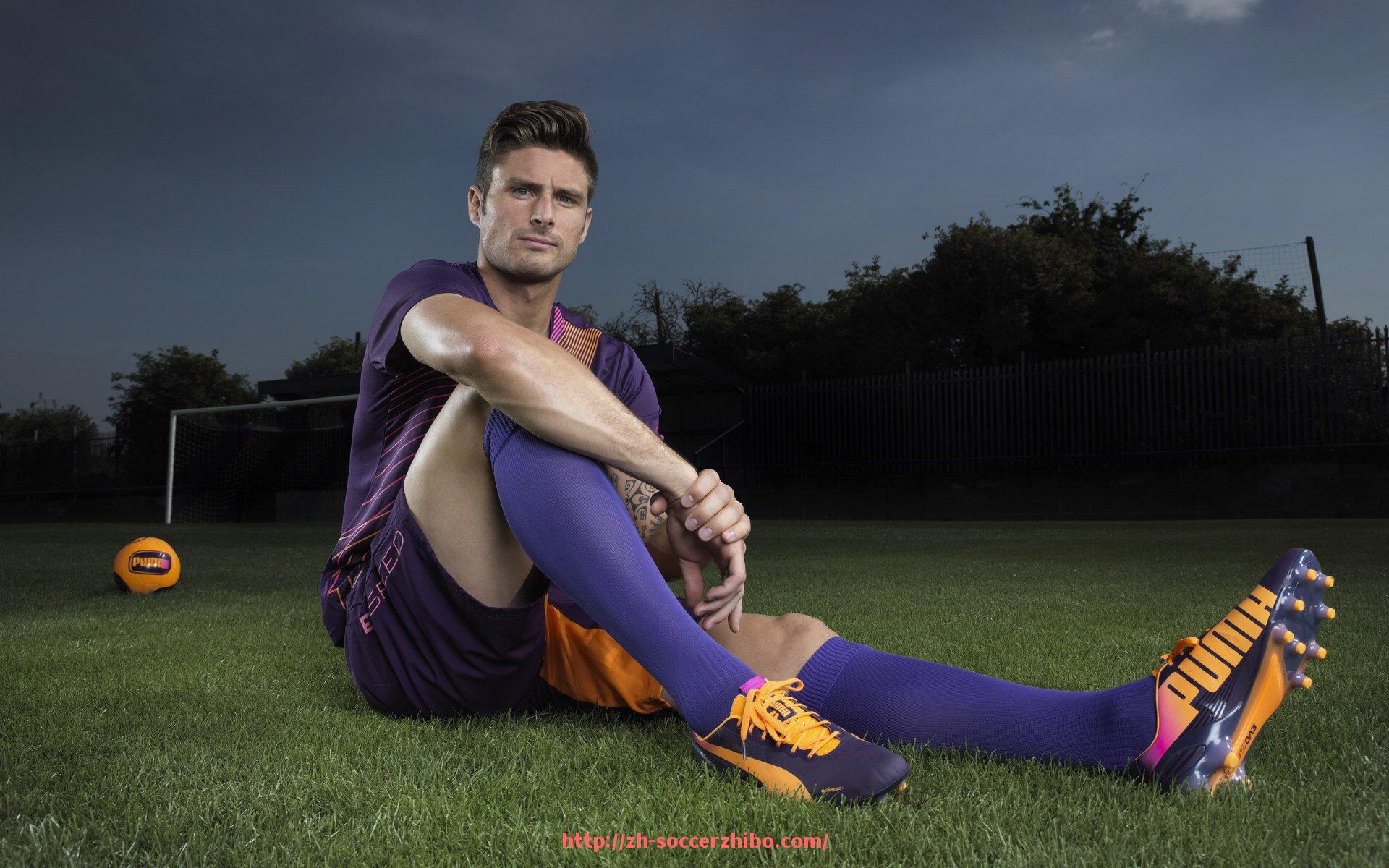 足球直播-世俱杯球鞋功能升级演示及技术改进展示